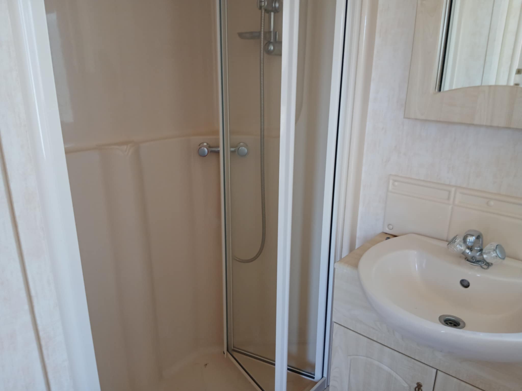 WILLERBY SALEBURY (111)